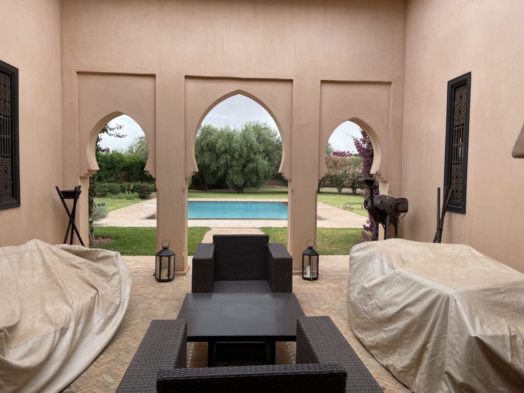 Villa 10mn du centre de Marrakech – Terrain 3000m2 – 4 ch avec salle de bain