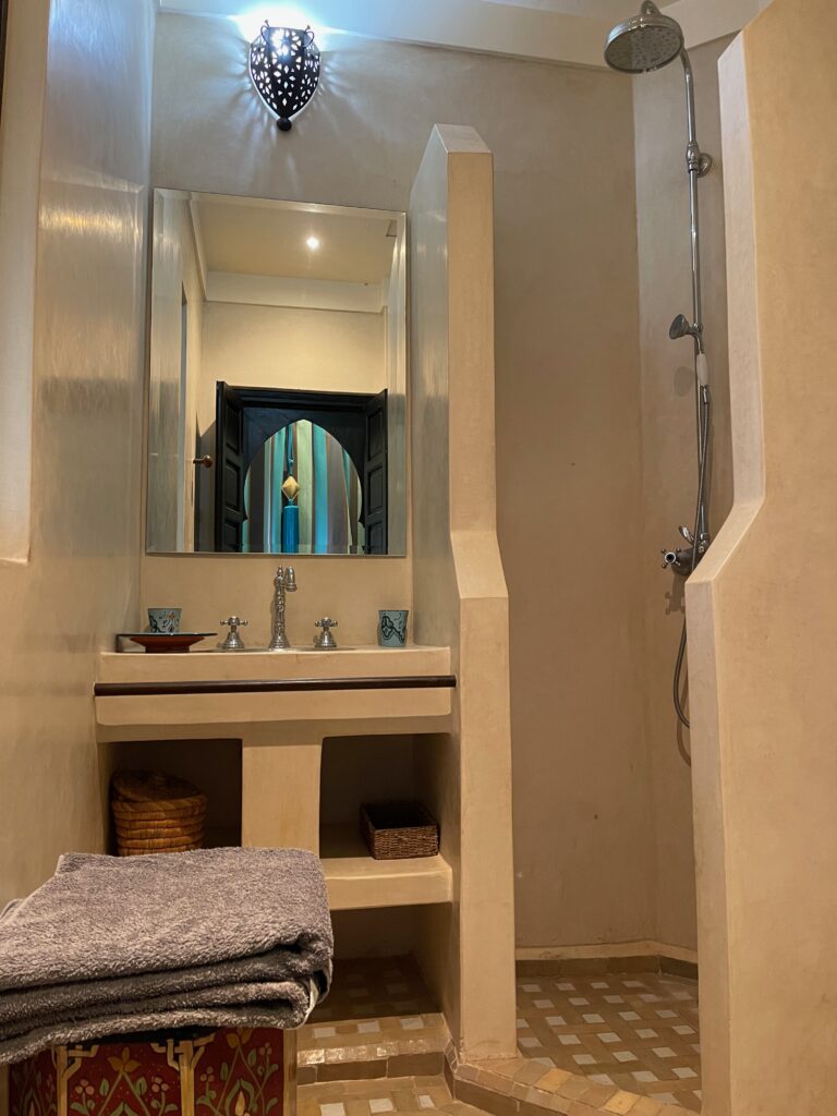 Villa 10mn du centre de Marrakech – Terrain 3000m2 – 4 ch avec salle de bain