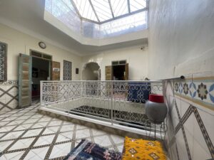 Location longue durée – Riad meublé en Médina