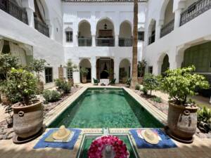 Rare ! Riad d’exception – Grand patio avec piscine – architecture classique