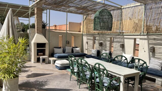 Boutique hotel for sale – Charming riad with its douirya – 6 bedrooms with bathrooms